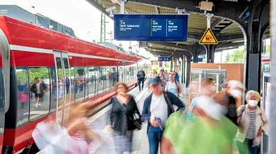Deutschland-Ticket führt zu überfüllten Zügen auf RE7-Strecke Dessau-Berlin
