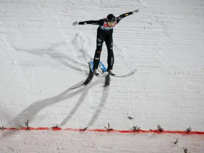 Dramatischer Horror-Sturz beim Skispringen: Italiener Campregher im Krankenhaus