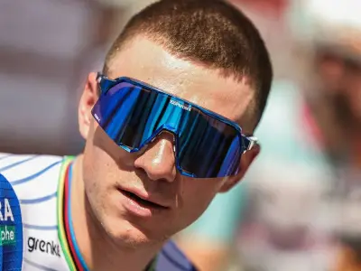 Dramatischer Sturz! Evenepoel verpasst Sieg bei Katalonien-Rundfahrt knapp vor dem Ziel