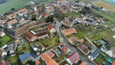 Erster großer Dorf-Flohmarkt in Winkel: Schatzsuche auf Dachböden und in Kellern