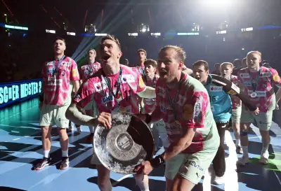 Füchse Berlin: Vermisste Handball-Meisterschale taucht im eigenen Keller auf