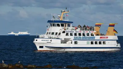 Feuer auf Ausflugsschiff vor Rügen: 24 Passagiere müssen Kreideküsten-Tour abbrechen