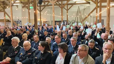 Feuerwehr-Mehrheit hält zu suspendiertem Kreiswehrführer Drews in Mecklenburgischer Seenplatte