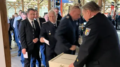 Feuerwehr-Skandal an der Mecklenburgischen Seenplatte: Vertrauensfrage endet mit klarem Misstrauensvotum