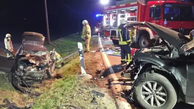 Frontalzusammenstoß auf L207 bei Naumburg-Henne: Zwei Fahrzeuge völlig zerstört, zwei Schwerverletzte