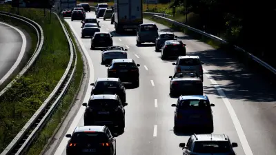 Gefahrgut-Unfall auf A24: Laster mit Desinfektionsmittel kippt um - Autobahn gesperrt