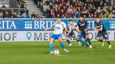 Hansa Rostock erkämpft sich mit 1:0 in Wiesbaden einen direkten Aufstiegsplatz