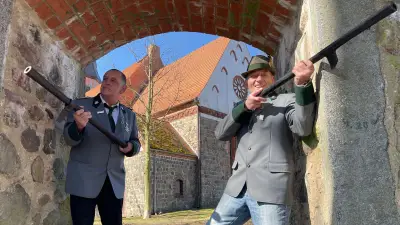 Historische Hakenbüchsen kehren nach Woldegk zurück: Schützenverein bewahrt wertvolles Erbe