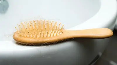 Hygiene im Bad: So reinigen Sie Ihre Haarbürste gründlich und effektiv