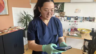 KI in der Pflege: Sprachbasierte Lösung spart täglich 43 Minuten für menschliche Zuwendung