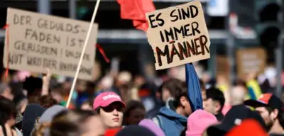 Köln: Tausende demonstrieren gegen sexualisierte Gewalt im Fall Fernandes-Ulmen
