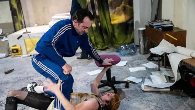 Kritik an Münchner 'Marat/Sade'-Inszenierung: Bossards Inszenierung überzeugt nicht vollständig