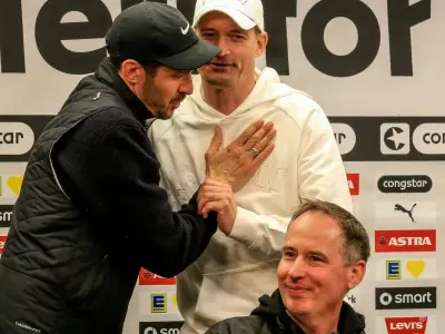 Kuriose Pressekonferenz: Julian Schuster taucht überraschend auf