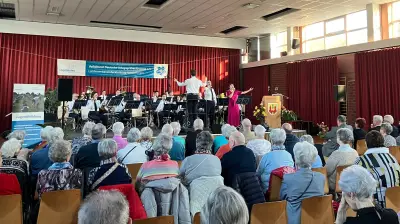 Landespolizeiorchester MV begeistert in Demmin: Benefizkonzert bringt 2204 Euro für Kriegsgräberfürsorge