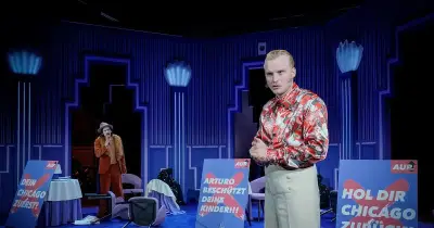 Längen und fehlender Esprit: Warum Christian Stückls Brecht-Inszenierung am Volkstheater misslungen ist