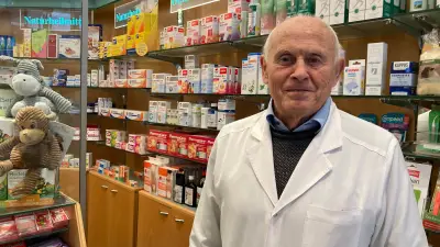 Mit 80 Jahren im Streik: Chef der ältesten Apotheke MV kämpft für die Branche