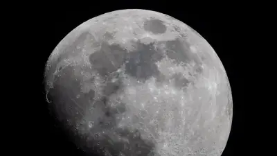 Mond-Goldrausch gestartet: Unternehmen jagen Milliarden-Rohstoffe im All