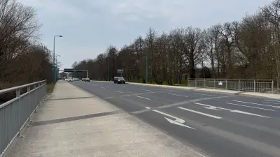 Neubrandenburg: Bauarbeiten am Engels-Ring reduzieren Spurenzahl drastisch