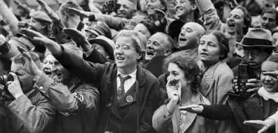 NSDAP-Mitgliedskarteien online: Historiker erklärt Bedeutung für Familienforschung