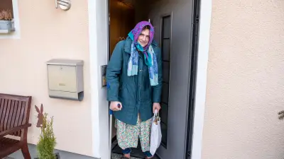 Polizei begeistert: Felix (21) trickst Trickbetrüger als verkleidete Oma aus