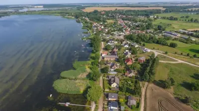 Prozess um Steinattacke auf Bürgermeisterauto am Kummerower See beginnt