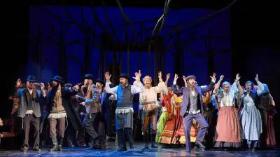 Rostocker Volkstheater: Chefdramaturg wird zum Fiedler in Musical-Klassiker 'Anatevka'