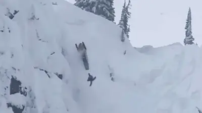 Schneemobil-Sturz in Kanada: Extremsportler überlebt 200-Meter-Absturz nahezu unverletzt