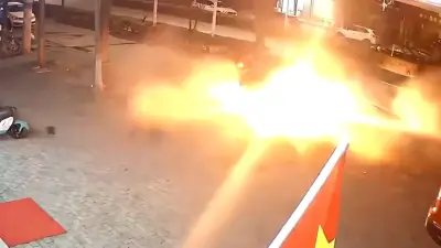 Schutzengel im brennenden Auto: Frau überlebt Horror-Unfall in China