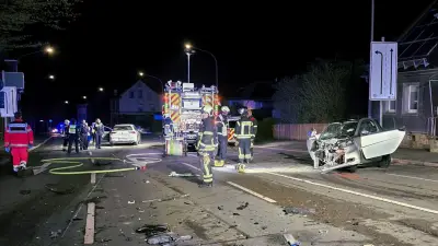 Schwerer Unfall in Wuppertal: Raser flüchtet vor Polizei und rammt Auto