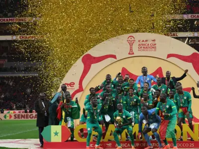 Senegal präsentiert Afrika-Cup-Pokal trotz Aberkennung bei Länderspiel in Paris