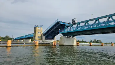 Sommerfahrplan für Peenebrücke Zecherin: Fünf tägliche Öffnungen bremsen Autoverkehr auf B110