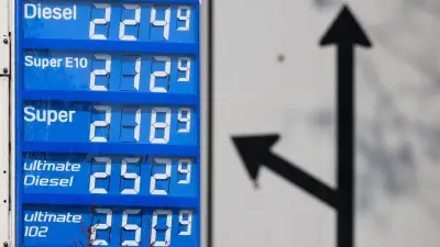 Tankstellen-Uhrzeit-Gesetz: Warum Autofahrer um 12 Uhr Mondpreise fürchten müssen