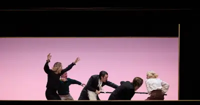 Theaterhit 'Wokey Wokey': Nora Abdel-Maksouds satirischer Finalakt gegen politische Korrektheit