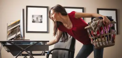 Umfrage enthüllt: Viele Beschäftigte inszenieren Produktivität statt zu arbeiten