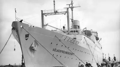 Vom Unglücksschiff zum DDR-Traumschiff: Die bewegte Geschichte der 'Völkerfreundschaft'