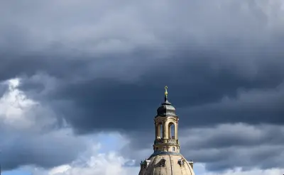 Wechselhaftes Wochenende in Sachsen: Nebel, Schauer und Gewitter im Anmarsch