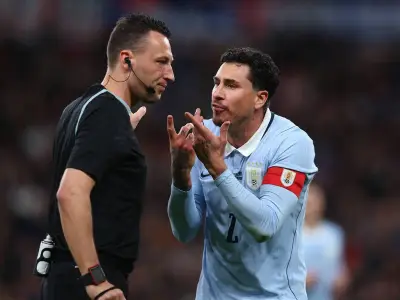 Wirbel um deutschen Schiedsrichter: Zwei Gelbe Karten ohne Platzverweis?