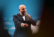 AfD-Spitzenkandidat Frohnmaier weist Vorwürfe der Vetternwirtschaft entschieden zurück