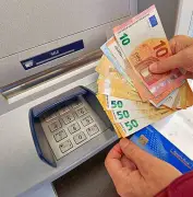 Altenpflegerin aus Bitterfeld verurteilt: 25.000 Euro von Pflegebedürftigem abgehoben