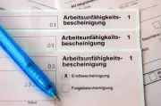 AOK: Krankheitstage bleiben auf hohem Niveau trotz leichter Verbesserung