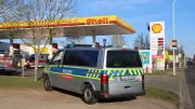 Überfall auf Shell-Tankstelle in Halle: Polizei sucht flüchtigen Täter