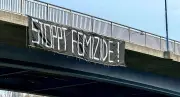 Bernburger Brücken als Mahnmal: 'Stoppt Femizide'-Botschaften zum Internationalen Frauentag