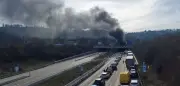 Brand im Engelbergtunnel an der A81 bei Stuttgart: Zwei Verletzte, Autobahn gesperrt