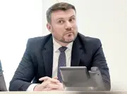 Brandenburgs Finanzminister zieht Ausgabenbremse - Stellenbesetzungen unter strenger Prüfung