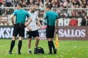 Bundesliga-Spiel mit ungewöhnlichem Rollentausch: Linienrichter verletzt sich