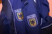 Bundespolizei stoppt Männer mit Waffenarsenal und Bargeld bei Grenzkontrolle