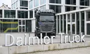 Daimler Truck verzeichnet deutlichen Gewinneinbruch von 34 Prozent im Jahr 2025