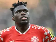 Danny da Costa lacht über kuriosen Toiletten-Gang im Conference-League-Spiel