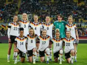 DFB-Frauen vor Norwegen-Kracher: Kunstrasen als ungewohnte Herausforderung