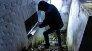 Einbruchsserie in Magdeburg: Täter nutzen Kellerfenster als Einstiegsweg